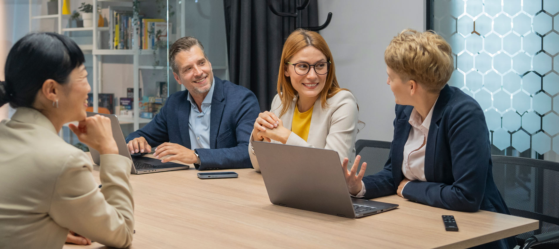 Business People Having A Meeting In A Modern Office