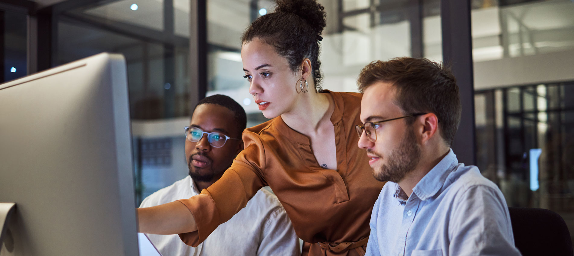 Businesswoman Training Colleagues On A New Application On A Computer Screen