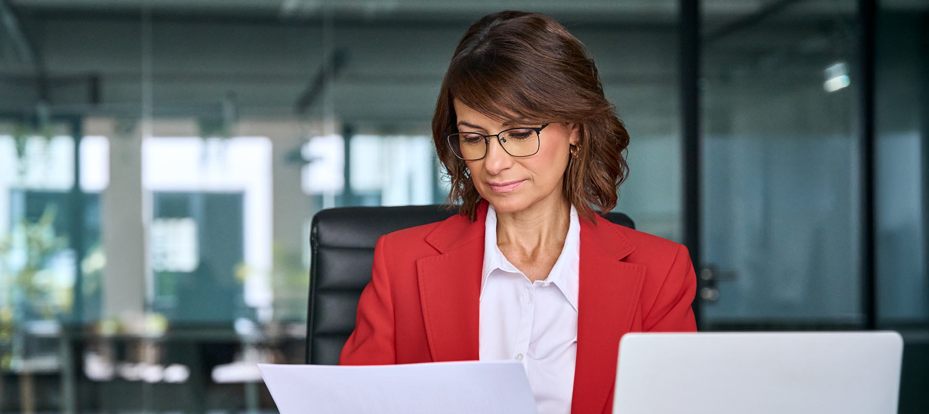 Focused Business Woman Working On Laptop Computer Reading